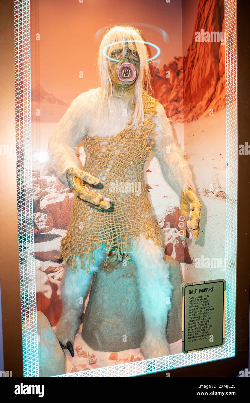 Salz-Vampir aus Star Trek auf der San Diego Comic-con International 2024 m San Diego Convention Center. San Diego, 27.07.2024 *** Salt Vampire da Star Trek al San Diego Comic con International 2024 al San Diego Convention Center San Diego, 27 07 2024 foto:XC.xVanxWagonerx/xFuturexImagex cosplay 4721 Foto Stock