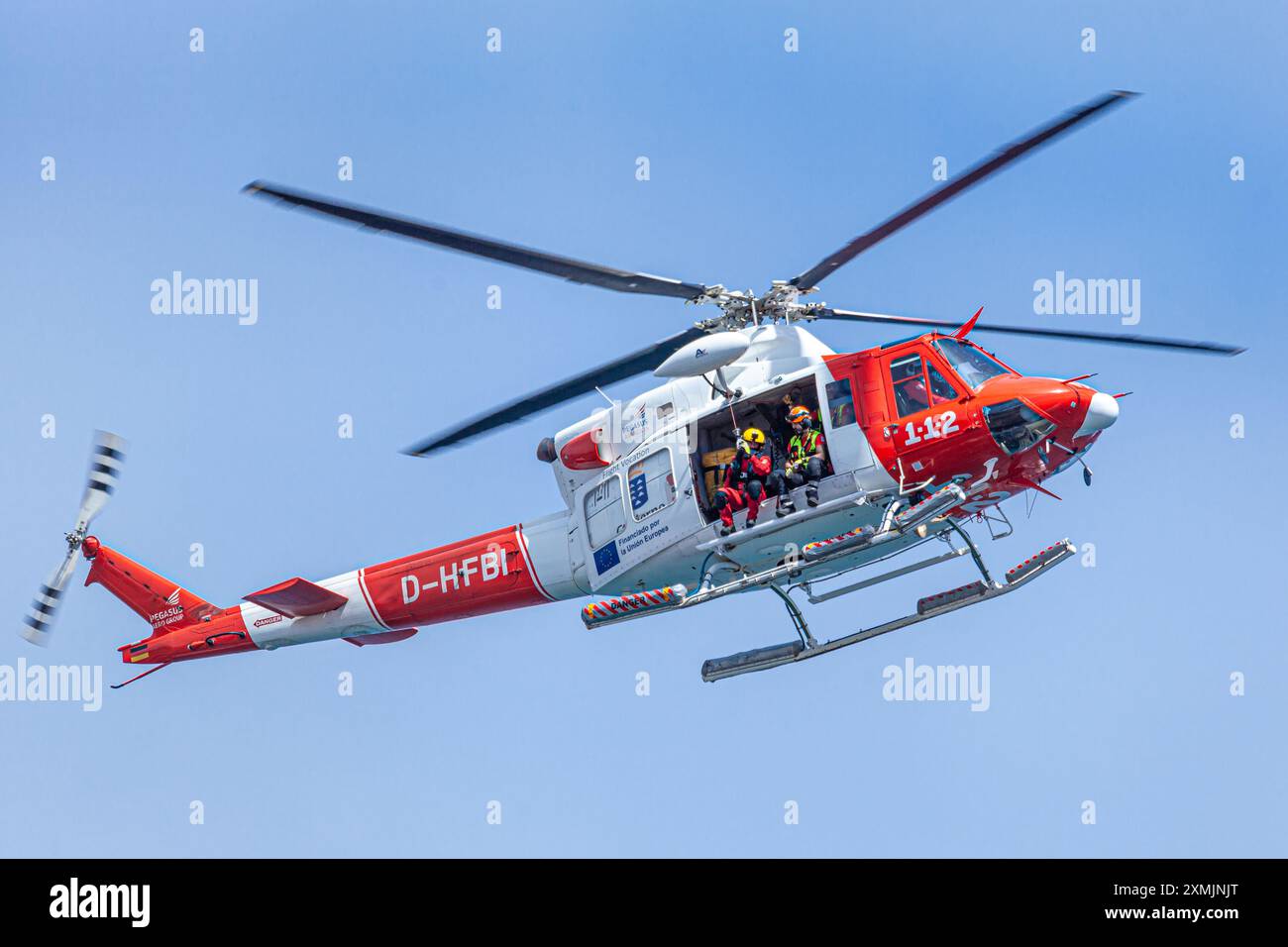 Canarian GES (Emergency and Rescue Team) che esegue un salvataggio aereo Foto Stock