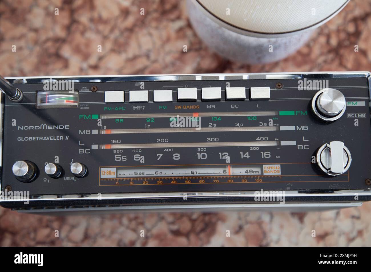 Vista dall'alto - radio portatile Nordmende Globetraveler II Foto Stock