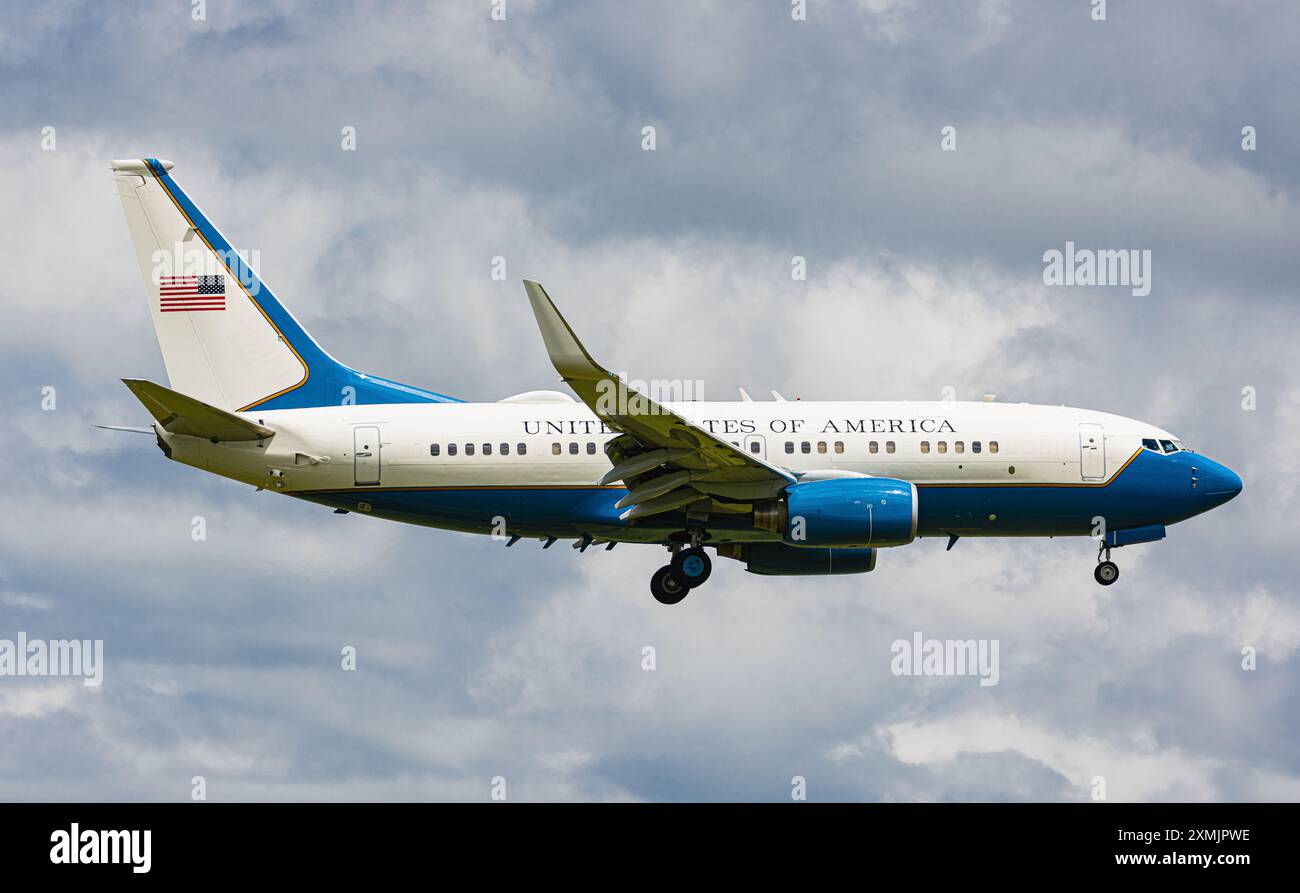 Zurigo, Svizzera, 15 giugno 2024: Il Boeing C-40 Clipper è un aereo della United States Air Force. L'aereo è in avvicinamento finale a Zur Foto Stock