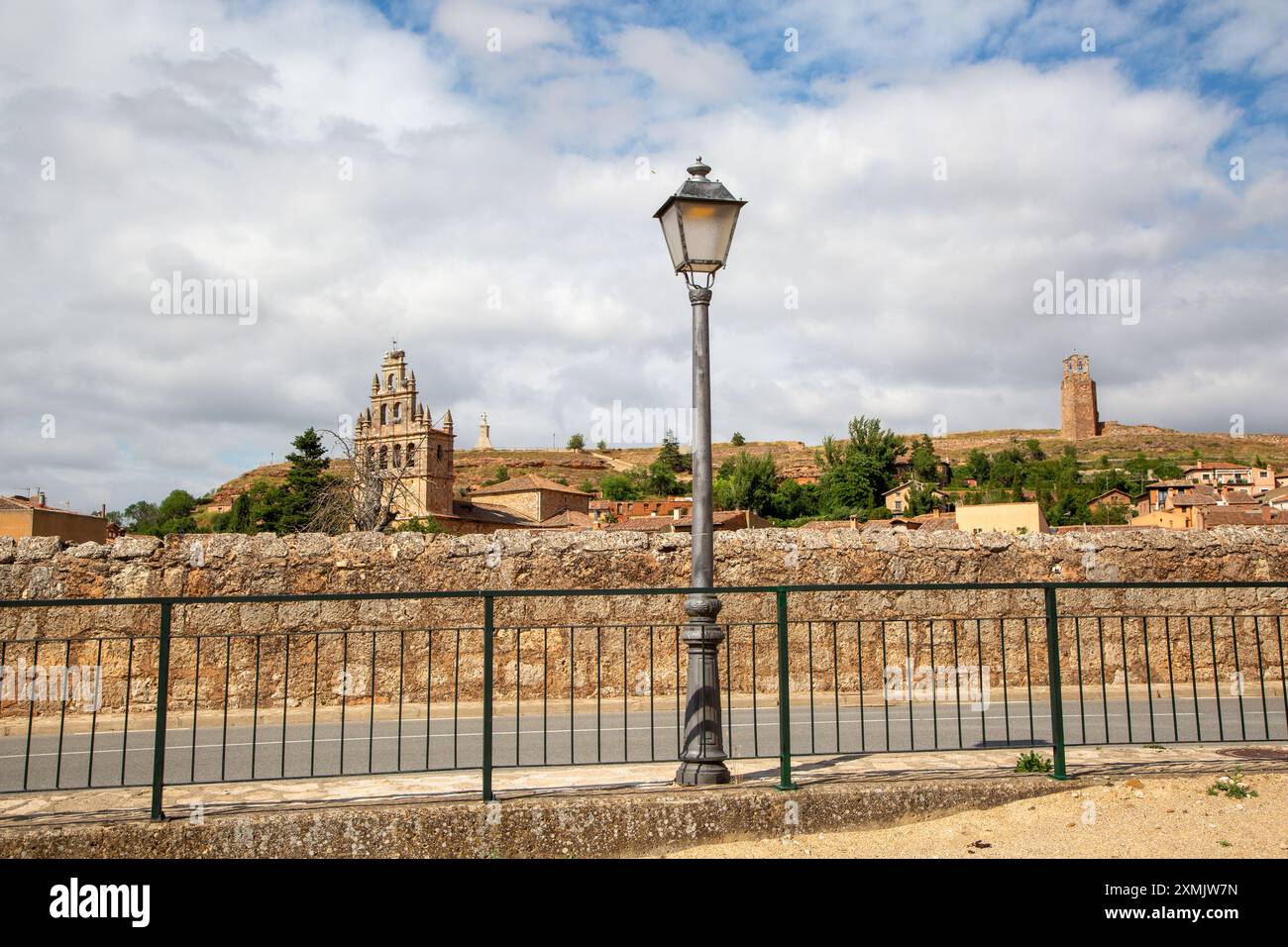 Ammira la città spagnola di Allyon Castiglia e Leon Spagna Foto Stock