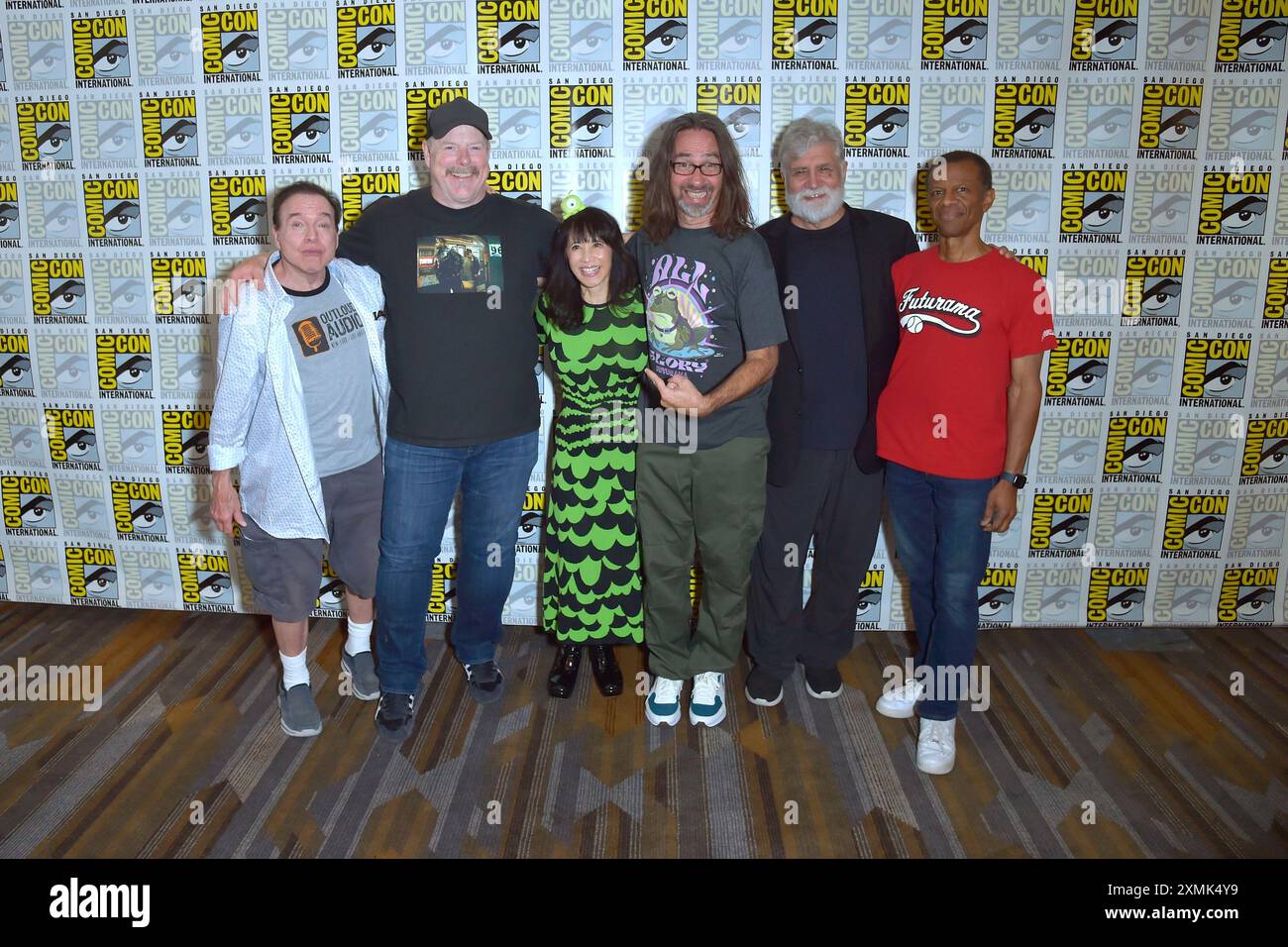 Billy West, John DiMaggio, Lauren Tom, David Herman, Maurice LaMarche e Phil Lamarr beim Photocall zu Hulu Animationsserie 'Futurama' auf der San Diego Comic-con International 2024 im Hilton Bayfront Hotel. San Diego, 27.07.2024 anni Foto Stock