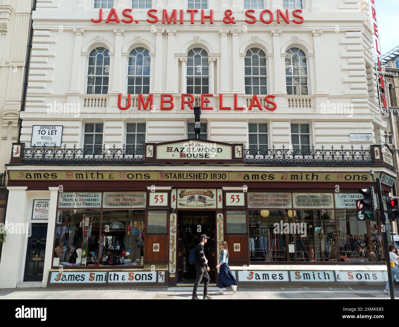 Vista del negozio James Smith & Sons, un negozio di ombrelli tradizionale in New Oxford Street a Londra Foto Stock
