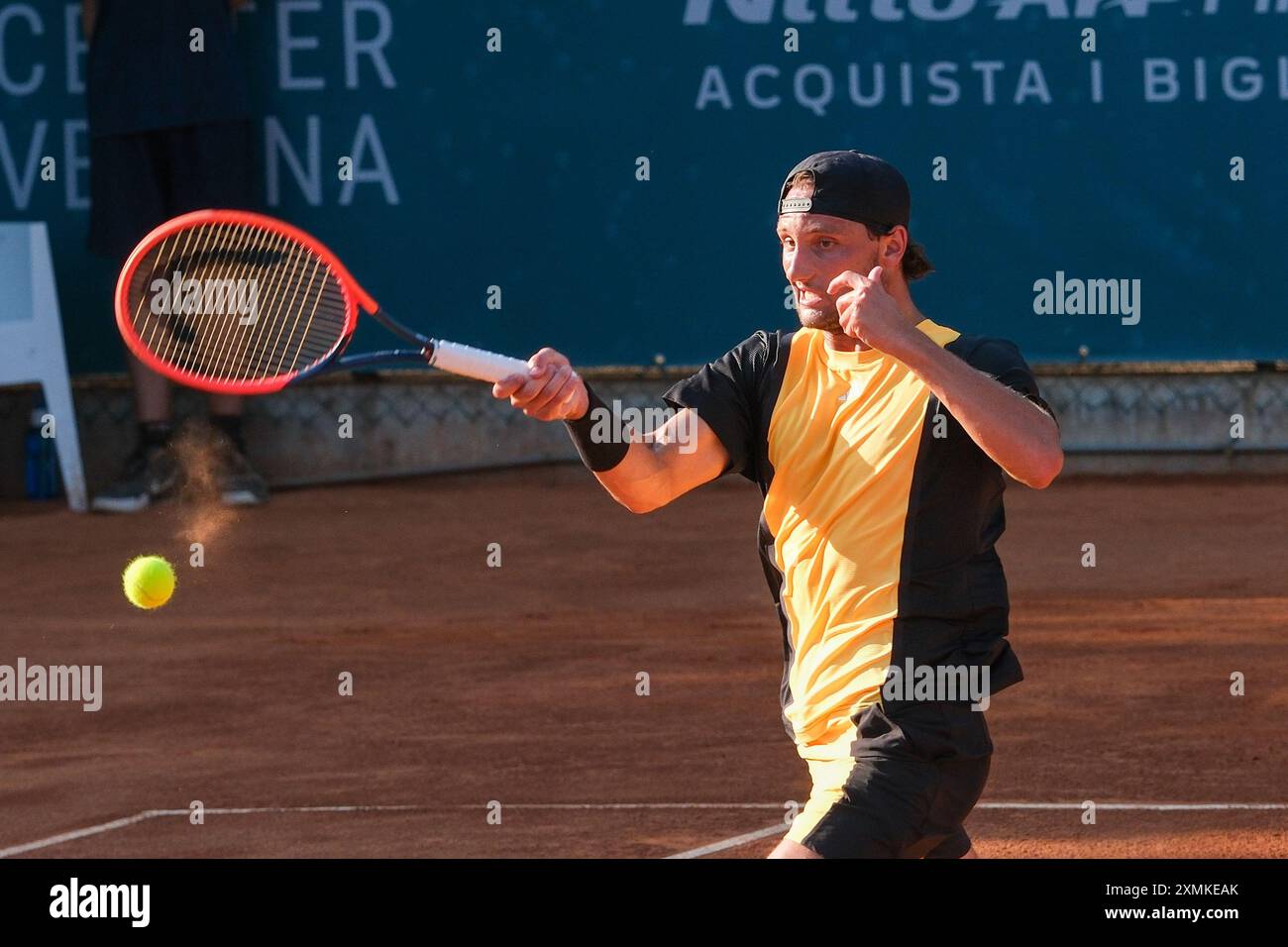 Federico Arnaboldi dall'Italia in azione durante gli internazionali di Verona - ATP Challenger 100 al Circolo sportivo di Verona il 27 luglio 2024 Foto Stock