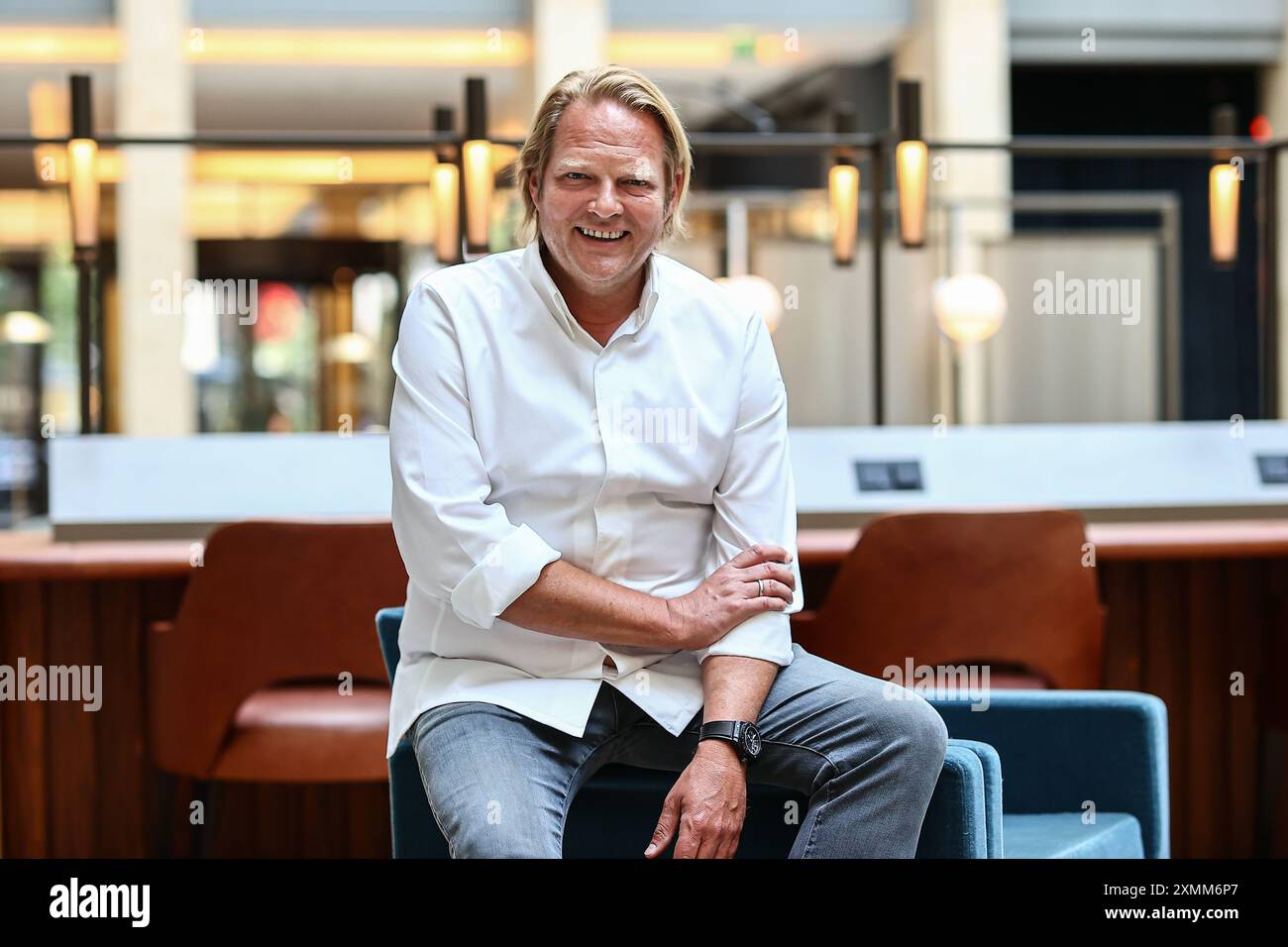 18.06.2021. Düsseldorf. Wiedereröffnung des Kö59 im InterContinental an der Düsseldorfer Königsallee. TV- und Sternekoch Björn Freitag (li.) präsentie Foto Stock