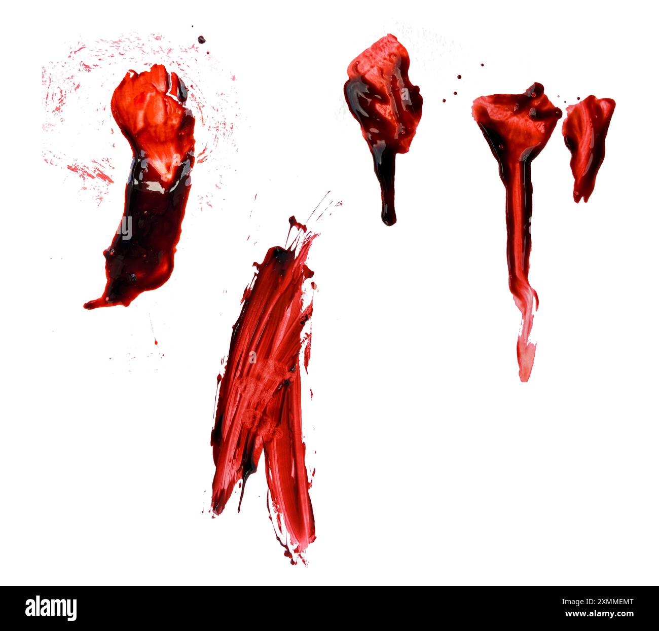Sangue realistico isolato su sfondo bianco. Gocce di sangue e schizzi di una raccolta di 5 pezzi Foto Stock