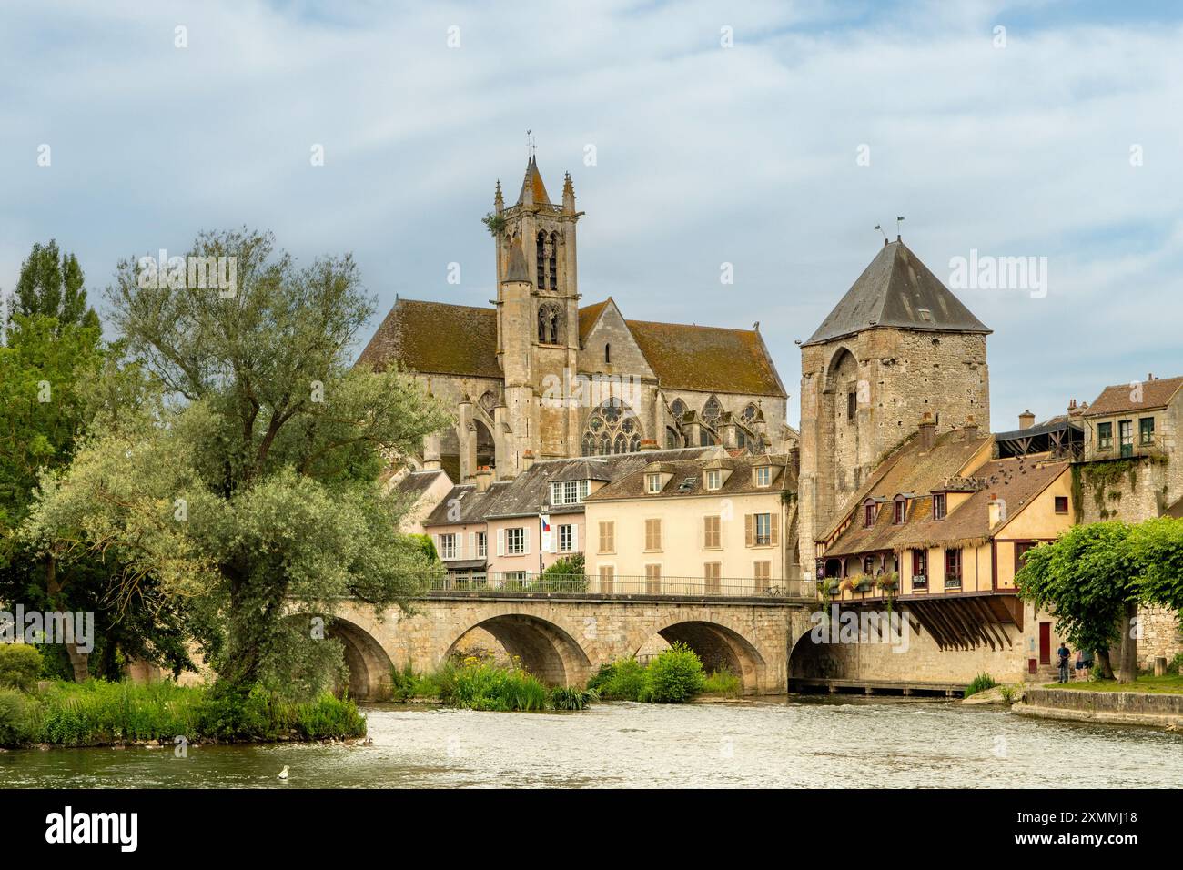 Ponte sul fiume Loing, Moret-sur-Loing, Ile-de-France, Francia Foto Stock