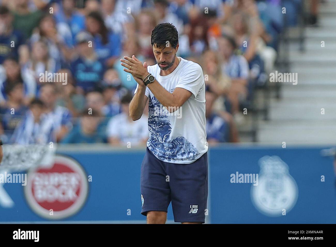 Porto, 07/28/2024 - il Futebol Clube do Porto ha ospitato questa sera al Nasr a Estádio do Dragão in una partita di presentazione per i membri della squadra per la stagione 2024/25. Vitor Bruno (Miguel Pereira/Global Imagens) Foto Stock