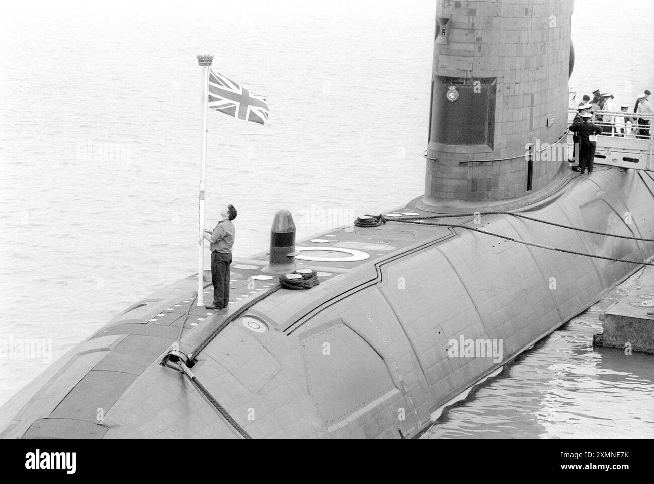 Nel settembre 1993 la HMS Unicorn, vista qui in mostra a Portsmouth, era in vendita come parte di un motore di esportazione di armi da parte del governo britannico. Era un sottomarino d'attacco a lungo raggio, sostituito quando la flotta sottomarina britannica passò ad una flotta completamente nucleare. Fu venduta al Canada e rinominata HMCS Windsor. Unicorn Subs sold off - Portsmouth 5 settembre 1993 foto di Roger Bamber Foto Stock