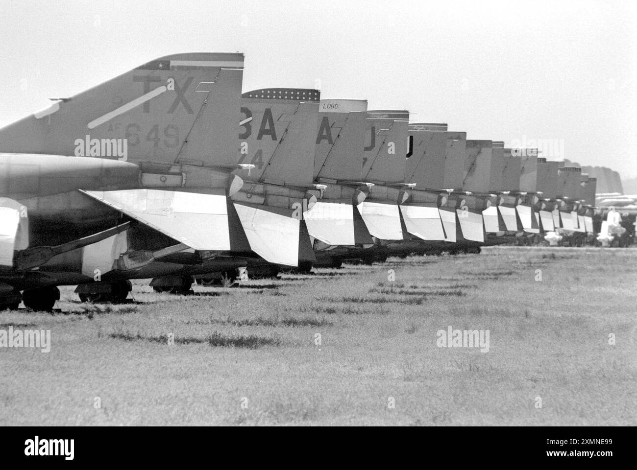 Questa è Tucson, Arizona, dove il più grande cimitero di aerei del mondo immagazzina quasi 5.000 aerei militari e governativi in eccesso negli Stati Uniti. Foto di Roger Bamber Foto Stock