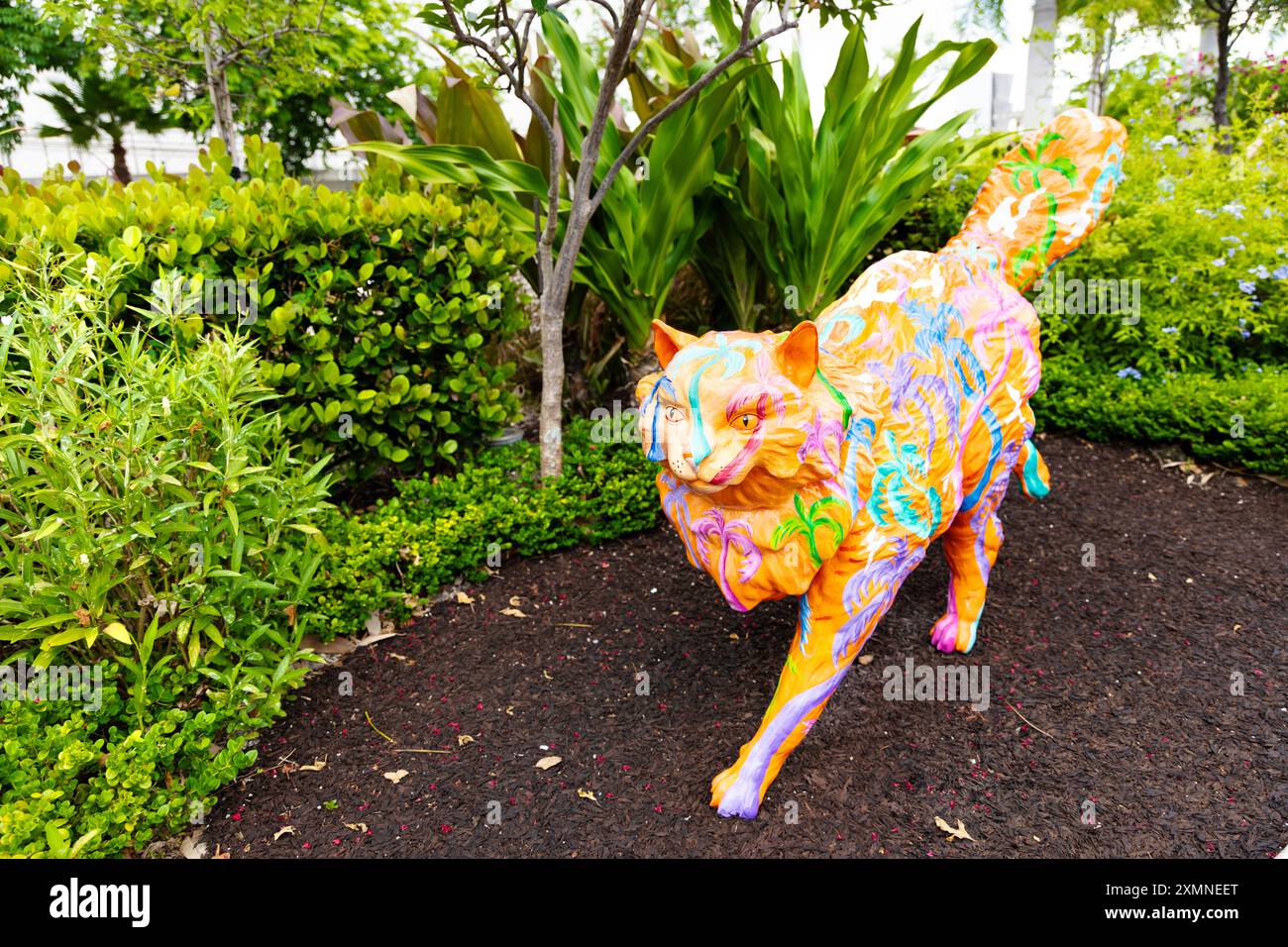 San Juan Street Cat dell'artista Alexander Matrinez, Dogs and Cats Walkway e Sculpture Gardens, Maurice A Ferre Park, Miami, Florida, Stati Uniti Foto Stock