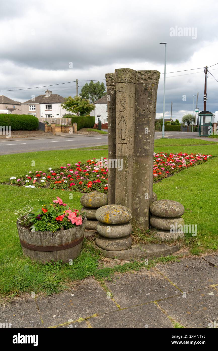 Trimdon, Contea di Durham, Regno Unito. Scultura di pani su Salters Lane nel villaggio. Un punto di riferimento locale. Foto Stock