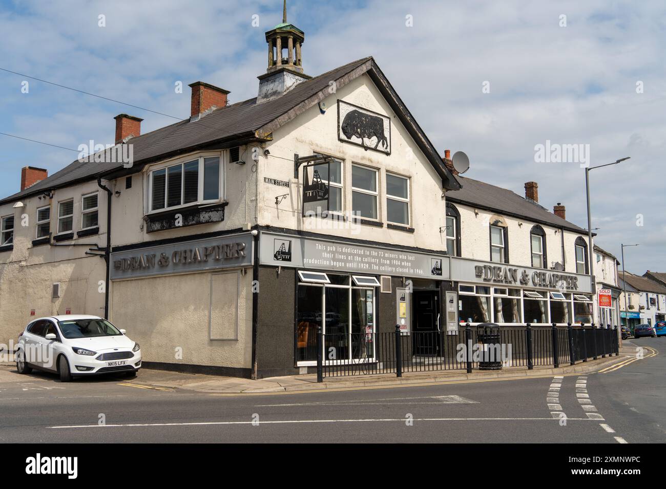 Ferryhill, Contea di Durham, Regno Unito. Il pub Dean and Chapter della città, che prende il nome dall'ex miniera. Foto Stock