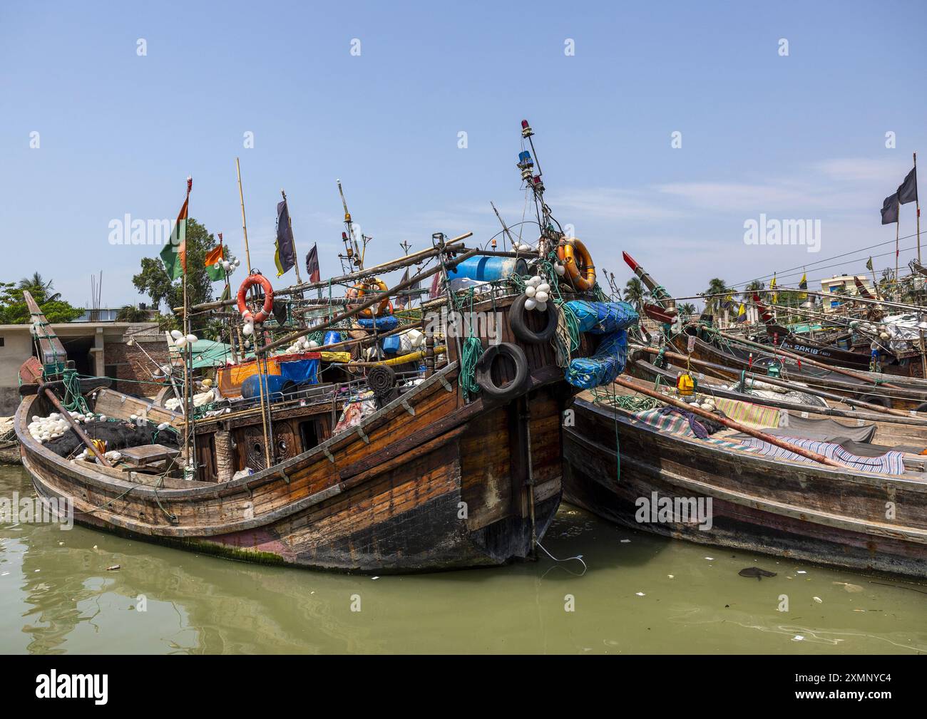 Pescherecci da traino nel porto, Divisione Chittagong, Cox's Bazar Sadar, Bangladesh Foto Stock
