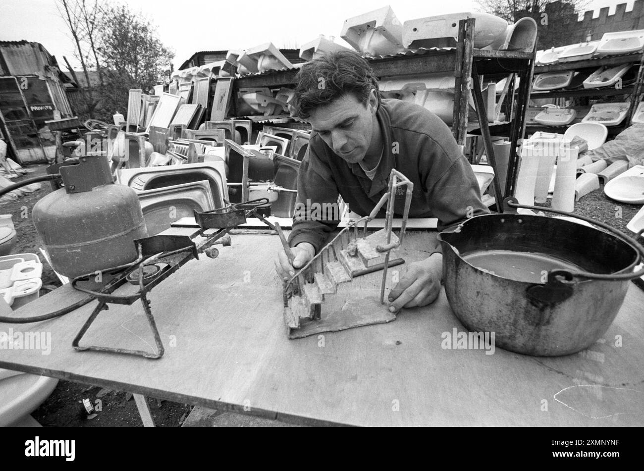 Scultura di cera?????? Scultura in scrapyard 30 marzo 1994 foto di Roger Bamber Foto Stock