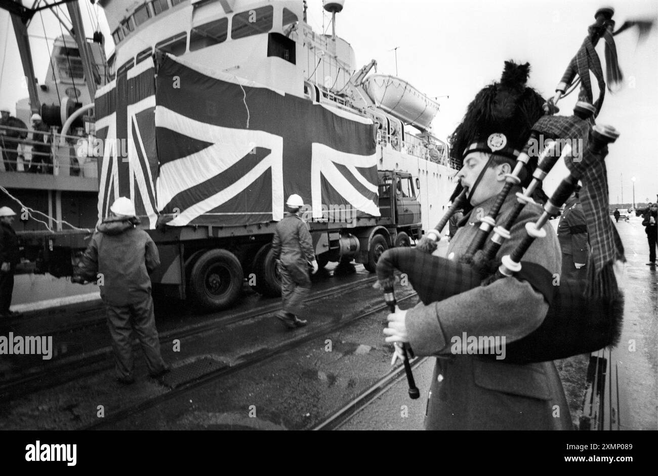 Falklands FreightlinerFalklands Dead arrivano a casa a Freightliner il 17 novembre 1982 Foto Stock