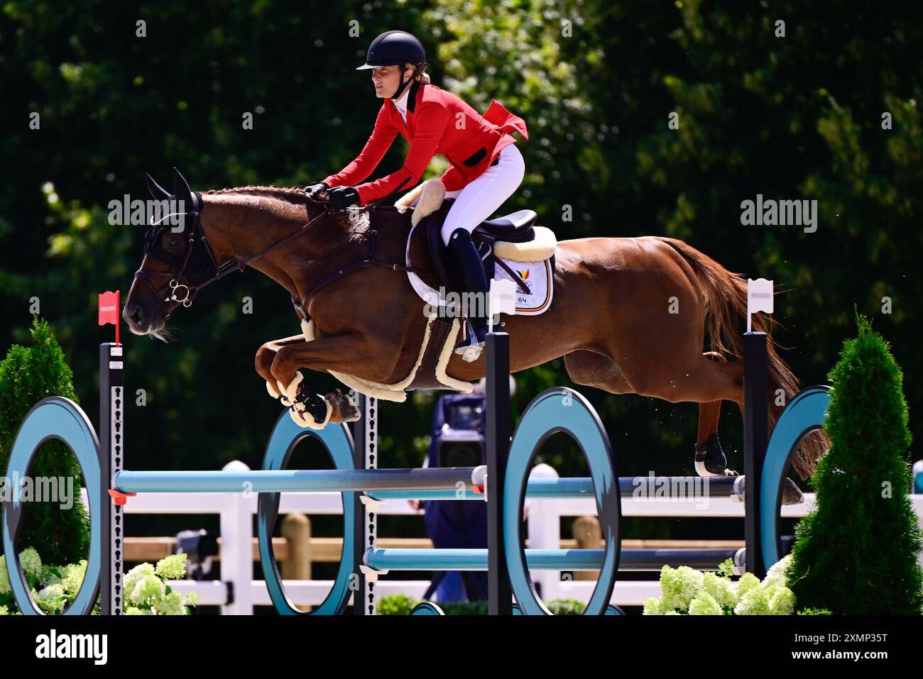 Versailles, Francia. 29 luglio 2024. La belga Lara de Liedekerke e il suo cavallo Origi sono stati fotografati in azione durante le qualificazioni per l'evento equestre Eventing Individual Jumping al Chateau de Versailles di Versailles, durante le Olimpiadi di Parigi 2024, lunedì 29 luglio 2024 a Parigi, Francia. I Giochi della XXXIII Olimpiade si svolgono a Parigi dal 26 luglio all'11 agosto. La delegazione belga conta 165 atleti in 21 sport. BELGA PHOTO LAURIE DIEFFEMBACQ credito: Belga News Agency/Alamy Live News Foto Stock