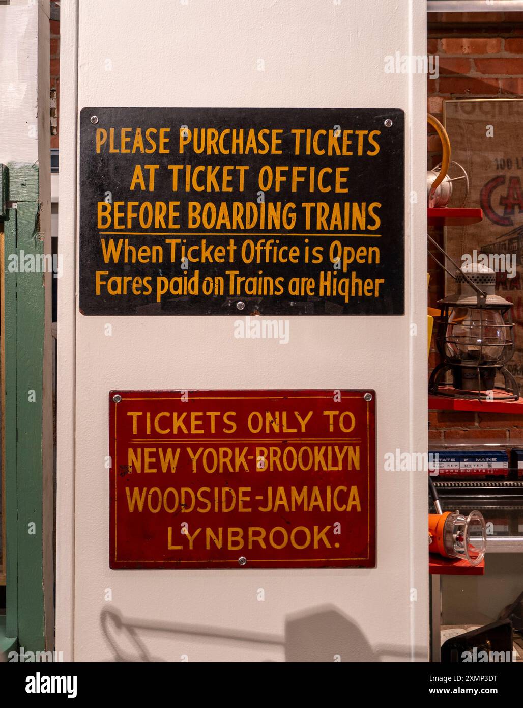 Vecchio cartello al Railroad Museum di Long Island a Greenport, New York Foto Stock