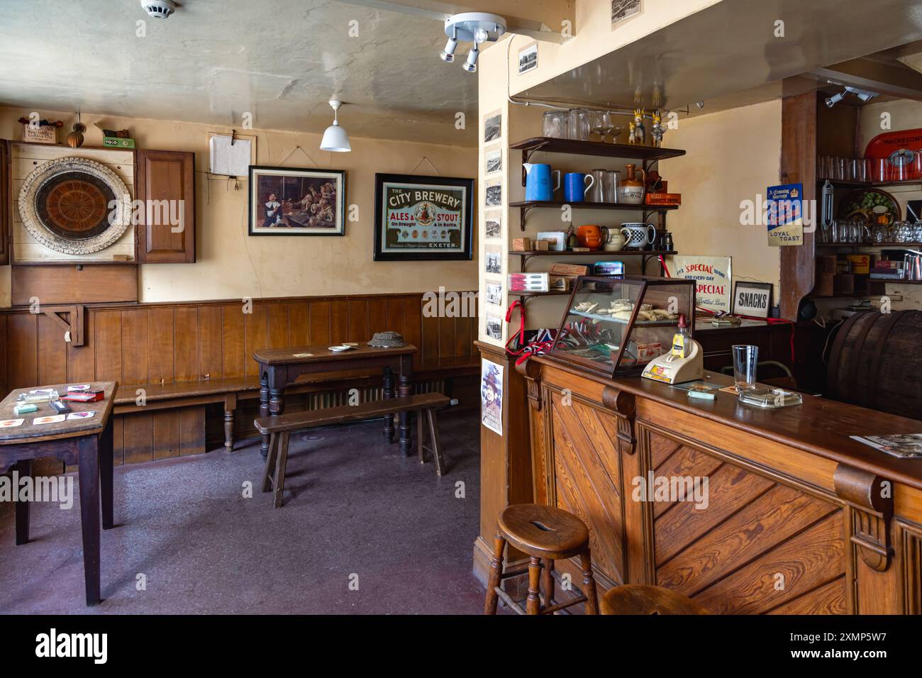 Bar interno del Valiant Soldier, Museum and Heritage Centre, Buckfastleigh, Devon, inghilterra, Regno Unito Foto Stock