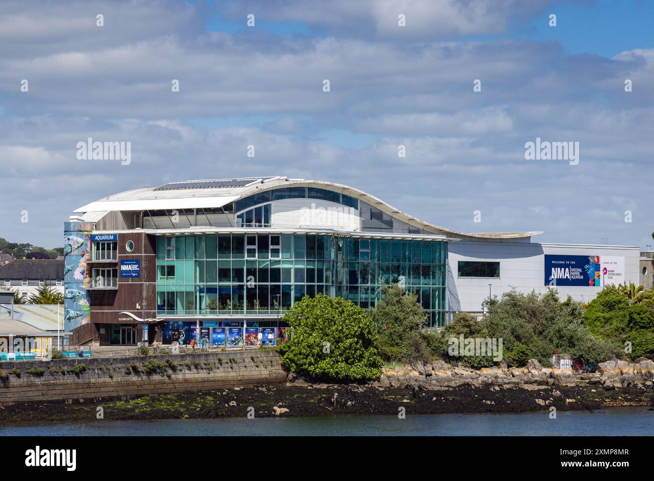 Il National Marine Aquarium sul Barbican di Plymouth in una giornata di sole nel Devon. Foto Stock