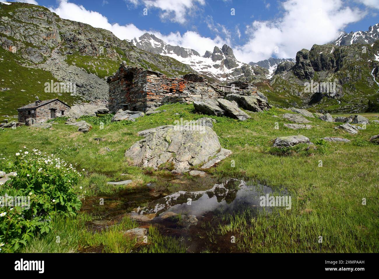 La frazione Sassiere, situata nella valle della piccola Sassiere, Sainte Foy Tarentaise, Alpi francesi settentrionali, Savoia, Francia Foto Stock