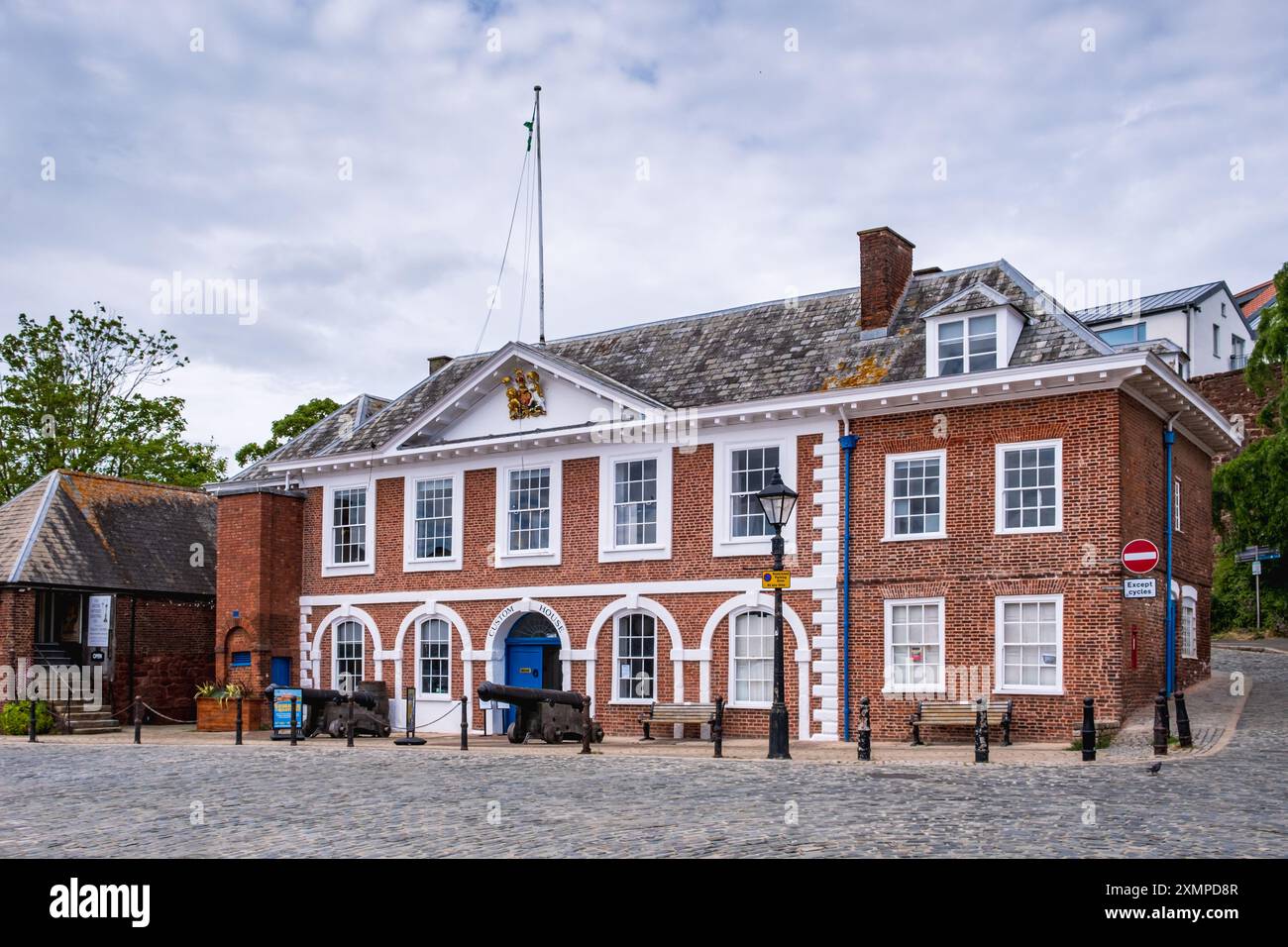 La Exeter Custom House è stata costruita nel 1680 ed è ora una delle principali attrazioni turistiche di Exeter Quay nel Devon Foto Stock