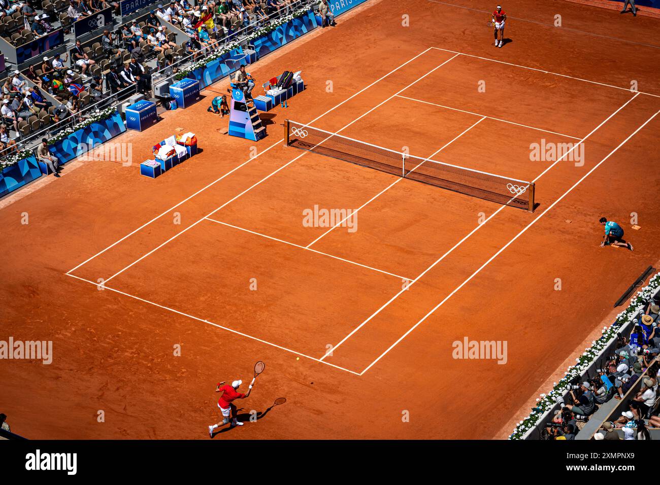 Parigi, Francia. 29 luglio 2024. Novak Djokovic della Serbia e Rafael Nadal della Spagna durante la loro partita di tennis maschile ai XXXIII Giochi Olimpici di Parigi 2024 al Roland Garros, Parigi, Francia (Richard Callis/SPP) crediti: SPP Sport Press Photo. /Alamy Live News Foto Stock