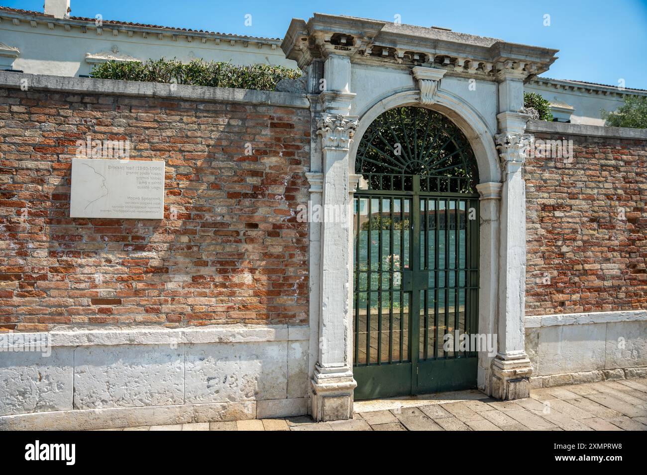 Venezia, Italia - 5 giugno 2024: Memoriale Josef Brodsky in fondamenta Zattere allo Spirito Santo. Foto Stock