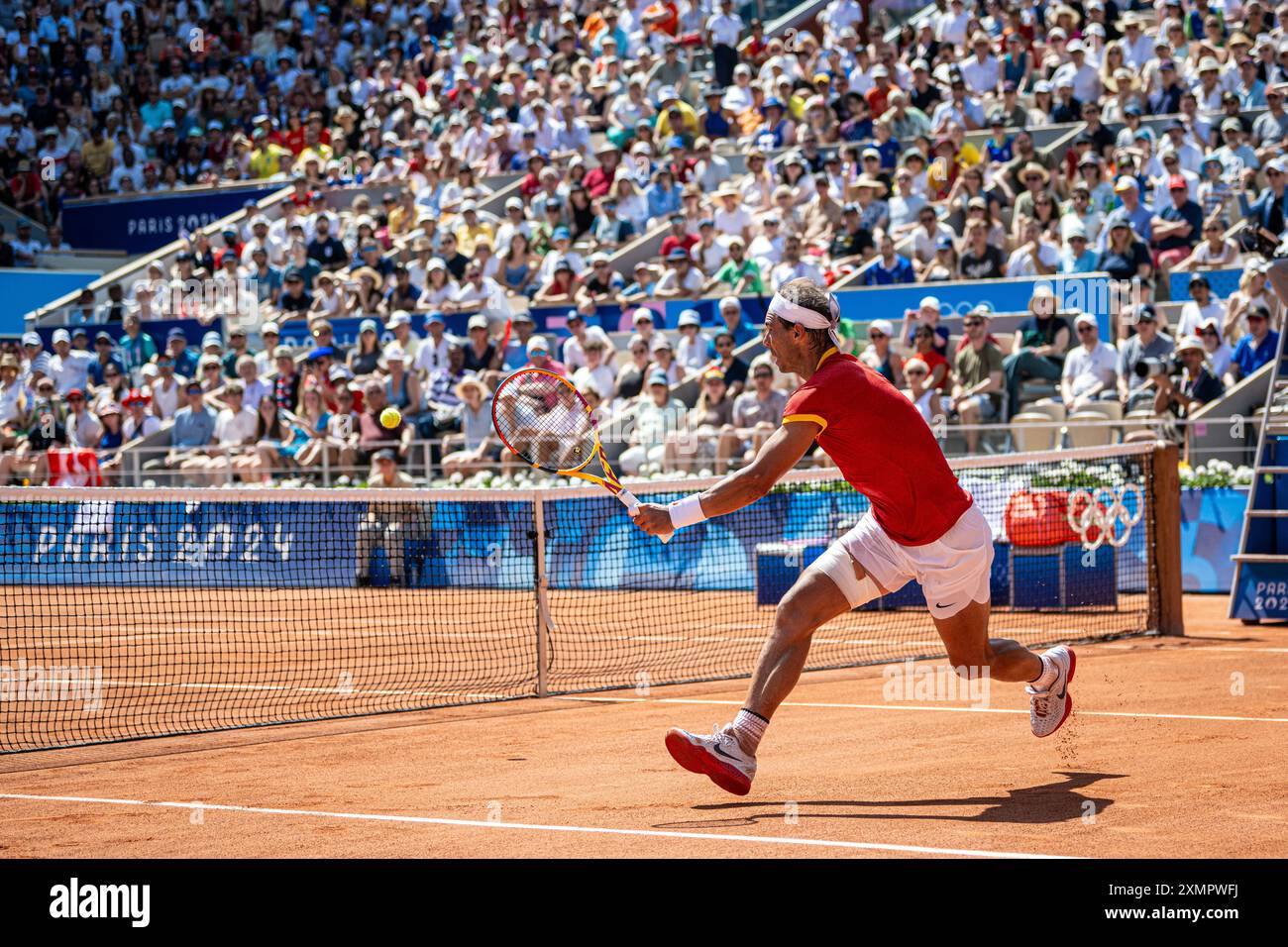 Parigi, Francia. 29 luglio 2024. Rafael Nadal di Spagna gioca a volley preliminare durante la partita di tennis maschile Novak Djokovic contro Rafael Nadal alle XXXIII Olimpiadi, Parigi 2024 al Roland Garros, Parigi, Francia (Richard Callis/SPP) credito: SPP Sport Press Photo. /Alamy Live News Foto Stock