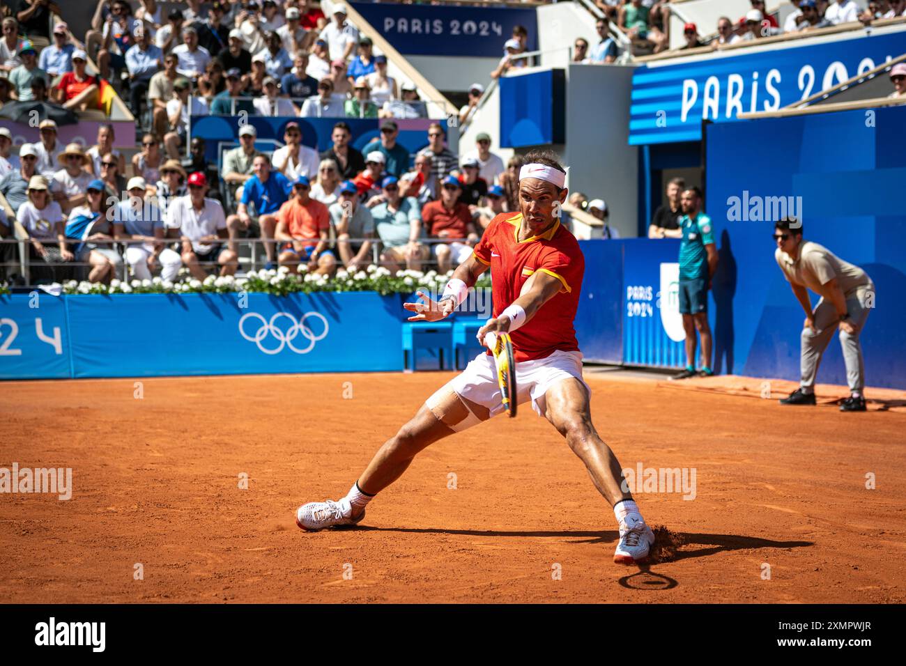 Parigi, Francia. 29 luglio 2024. Rafael Nadal di Spagna gioca a tiro in prima mano durante la partita di tennis maschile Novak Djokovic contro Rafael Nadal alle XXXIII Olimpiadi, Parigi 2024 al Roland Garros, Parigi, Francia (Richard Callis/SPP) credito: SPP Sport Press Photo. /Alamy Live News Foto Stock