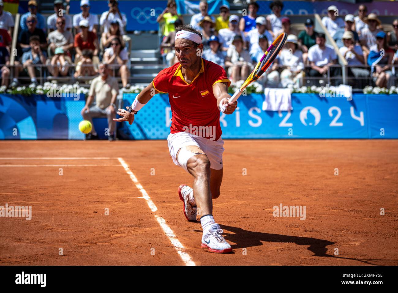 Parigi, Francia. 29 luglio 2024. Rafael Nadal di Spagna gioca a tiro in prima mano durante la partita di tennis maschile Novak Djokovic contro Rafael Nadal alle XXXIII Olimpiadi, Parigi 2024 al Roland Garros, Parigi, Francia (Richard Callis/SPP) credito: SPP Sport Press Photo. /Alamy Live News Foto Stock