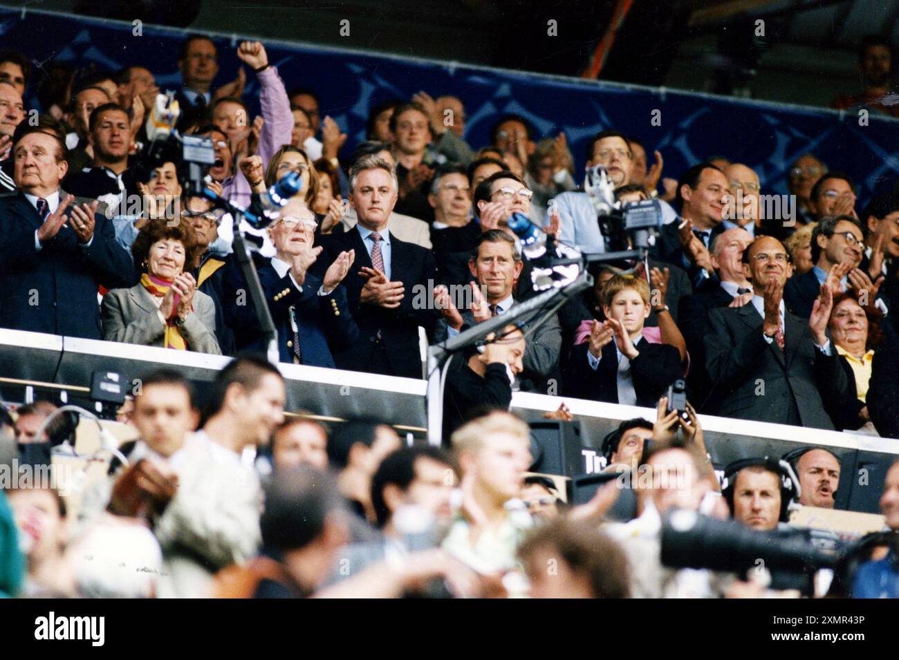 26-06-1998 Lens Archivio storico Olycom/LaPresse Henry, duca di Sussex, meglio noto come Harry (Henry Charles Albert David; Londra, 15 settembre 1984), è un nobile e militare britannico, principe e membro della famiglia reale britannica, quinto in linea di successione al trono del Regno Unito e dei reami del Commonwealth, dopo il fratello e i nipoti. Ha ricoperto il grado di maggiore nel reggimento dell'Household Cavalry (Blues e Royals) dell'esercito britannico. È il figlio secondogenito del re Carlo III del Regno Unito e di Diana Spencer (1961-1997), nonché il quarto nipote della regina El Foto Stock