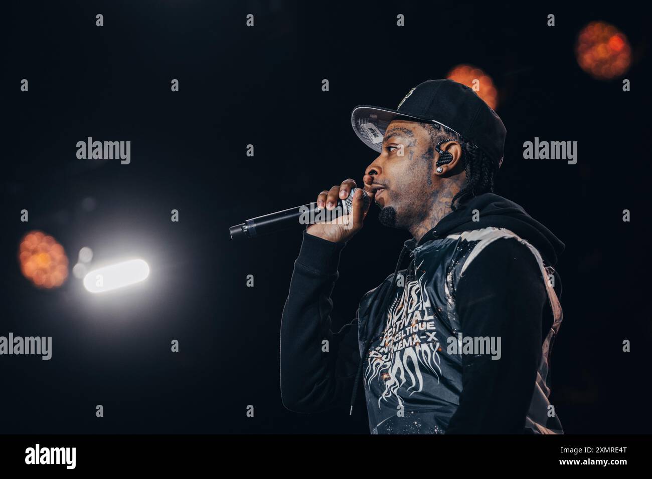 UK Rapper 21 Savage si esibisce al Roskilde Festival 2024 Foto Stock