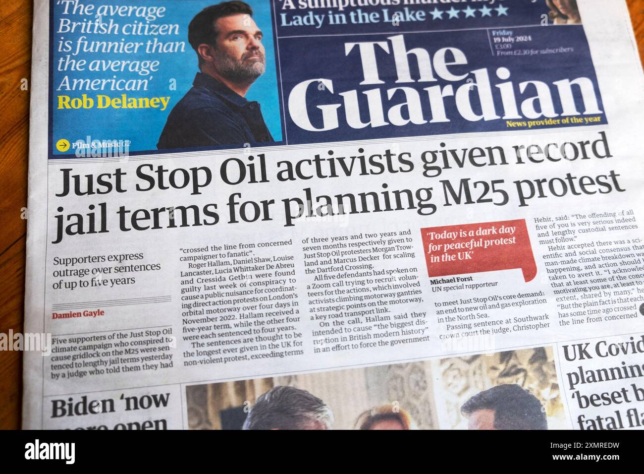 "Gli attivisti Just Stop Oil hanno dato condizioni di detenzione record per la pianificazione della protesta M25" articolo in prima pagina del quotidiano Guardian 19 luglio 2024 Londra Regno Unito Foto Stock