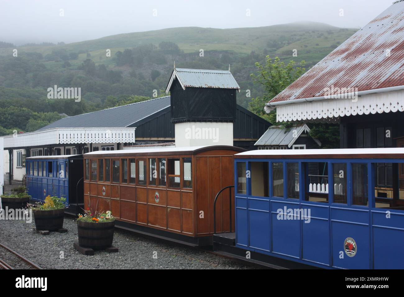 Carrozze della Fairbourne miniature Railway alla stazione, Galles, Regno Unito Foto Stock