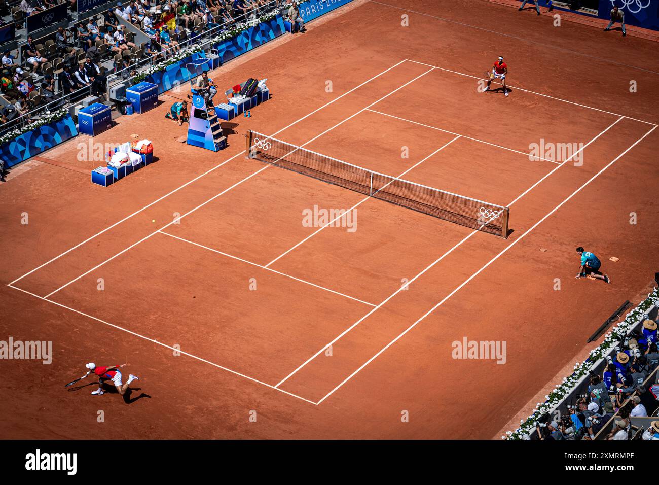 Parigi, Francia. 29 luglio 2024. Novak Djokovic della Serbia e Rafael Nadal della Spagna durante la loro partita di tennis maschile ai XXXIII Giochi Olimpici di Parigi 2024 al Roland Garros, Parigi, Francia (Richard Callis/SPP) crediti: SPP Sport Press Photo. /Alamy Live News Foto Stock