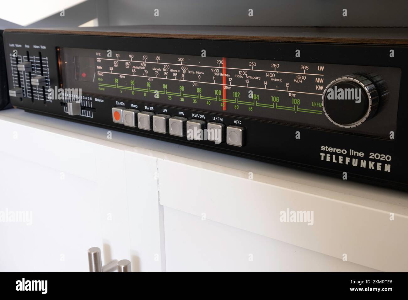 Visualizzazione angolata del ricevitore Telefunken stereo Line 2020 Foto Stock