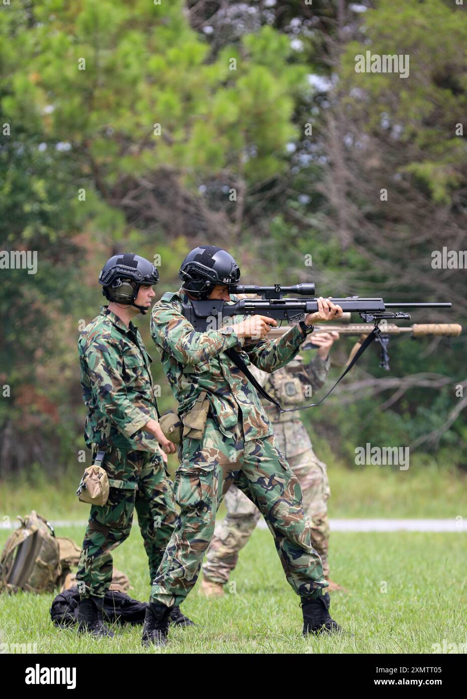 I soldati bulgari della squadra 2 hanno partecipato al Moving Target Match durante l'Adjutant General Sniper Match del Tennessee il 27 luglio al Tullahoma's Volunteer Training Site. I soldati spararono da posizioni in piedi, inginocchiate/sedute e prona durante questo incontro. (Foto della Guardia Nazionale dell'Esercito degli Stati Uniti del sergente Kalina Hyche) Foto Stock