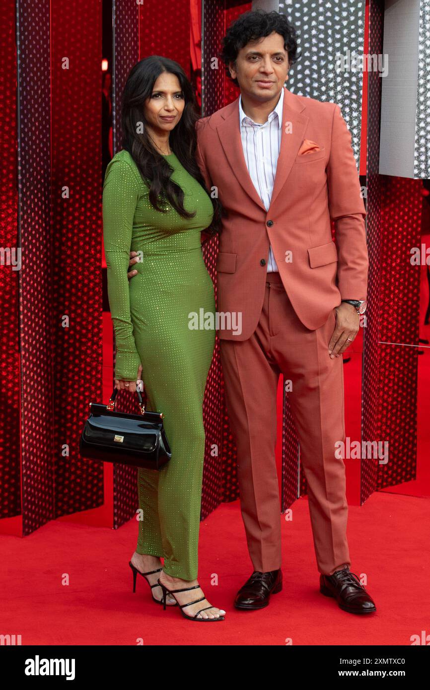 Londra, Regno Unito. 29 luglio 2024. Nella foto: Il regista M. Night Shyamalan e la moglie Bhavna Vaswani partecipano allo Screening Event britannico di 'Trap' al Cineworld - O2 Arena. Credito: Justin ng/Alamy Live News Foto Stock