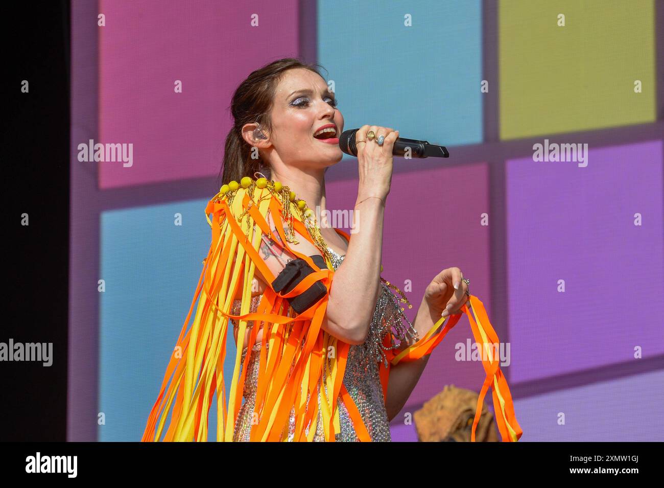 Sophie Ellis-Bextor suona sul Main Stage al Tramlines 2024 Foto Stock