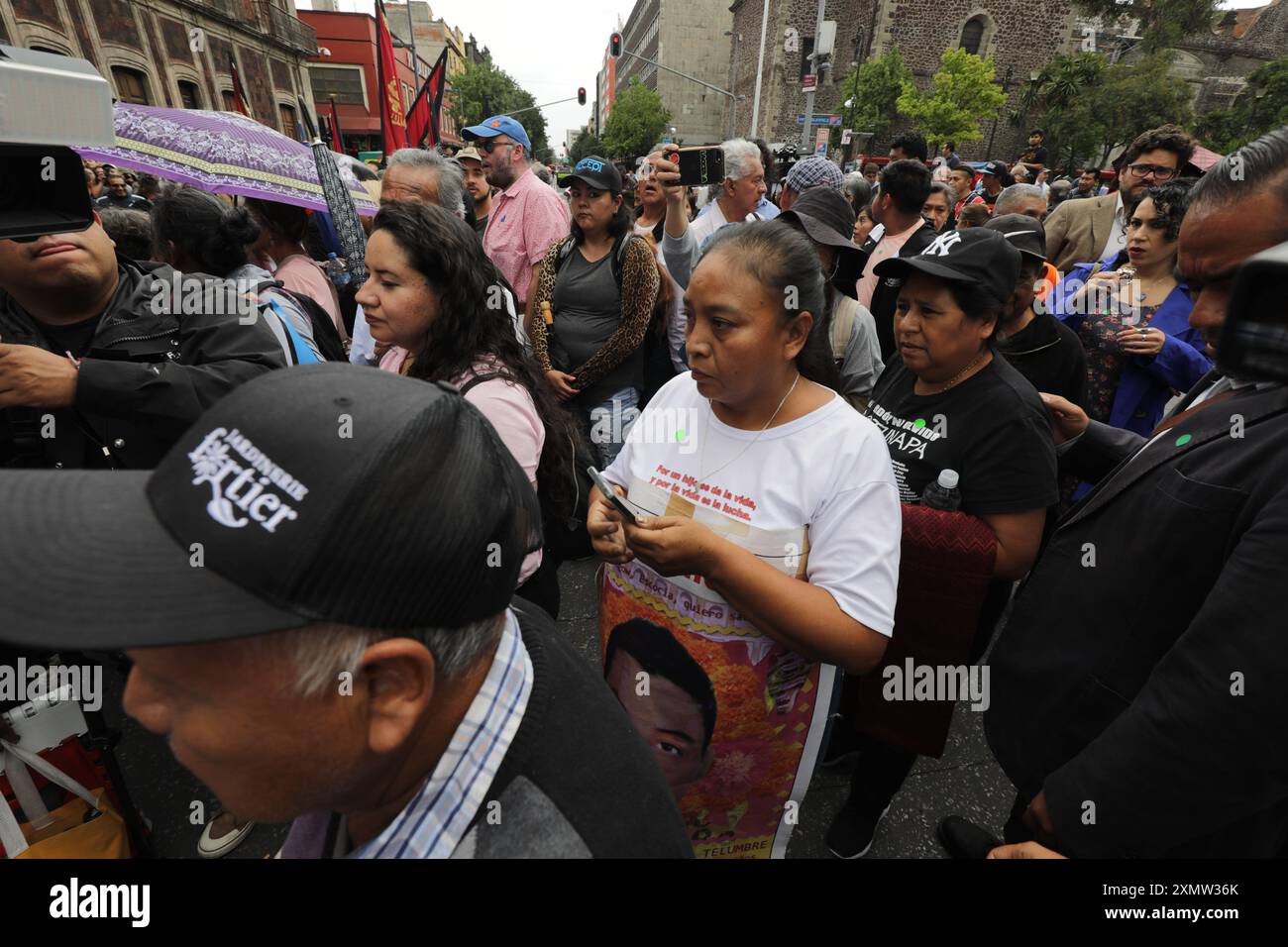Città del Messico, Messico. 29 luglio 2024. Parenti delle vittime dei 43 studenti scomparsi della Isidro Burgos Rural Normal School, che frequentano il Museo di città del Messico per tenere un incontro con l'entrante presidente del Messico Claudia Sheinbaum Pardo. Il 29 luglio 2024 a città del Messico, Messico. (Foto di Ian Robles/ credito: Eyepix Group/Alamy Live News Foto Stock