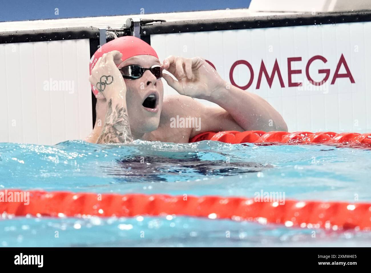 Parigi, Francia. 29 luglio 2024. Matthew Richards del Regno Unito reagisce dopo aver voluto la medaglia d'argento nella finale maschile 200m Freestyle alle Olimpiadi di Parigi 2024 all'Arena le Defense di Parigi, Francia, lunedì 29 luglio 2024. David Popovichi della Romania ha vinto l'oro, Matthew Richards del Regno Unito ha vinto l'argento e Luke Hobson degli Stati Uniti ha vinto il bronzo. Foto di Richard Ellis/UPI credito: UPI/Alamy Live News Foto Stock