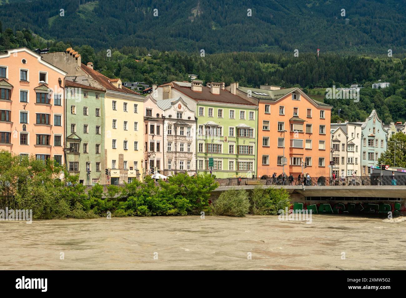 Edifici sul lungofiume, Innsbruck, Austria Foto Stock