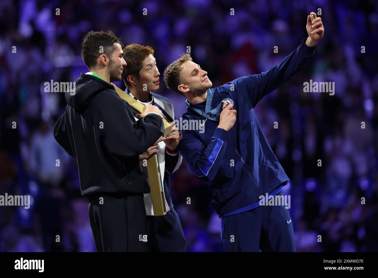 **CINESE CONTINENTALE, HONG KONG, MACAO E TAIWAN FUORI** lo schermidore di lamina mancino di Hong Kong Cheung Ka Long vince la medaglia d'oro alla scherma maschile Foil Individua Foto Stock