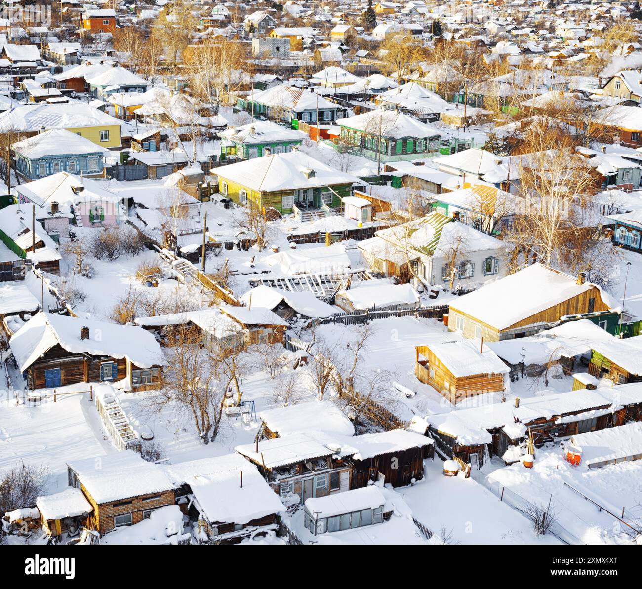 Vista aerea delle case durante la stagione invernale Foto Stock