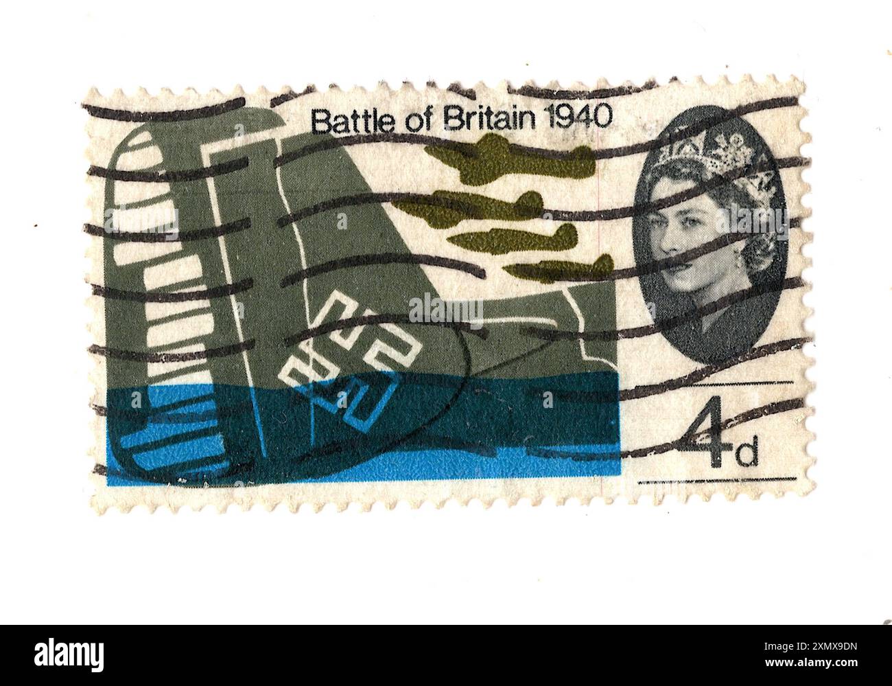 Un francobollo vintage della regina Elisabetta II che raffigura la Battaglia d'Inghilterra del 1940 su sfondo bianco. Foto Stock