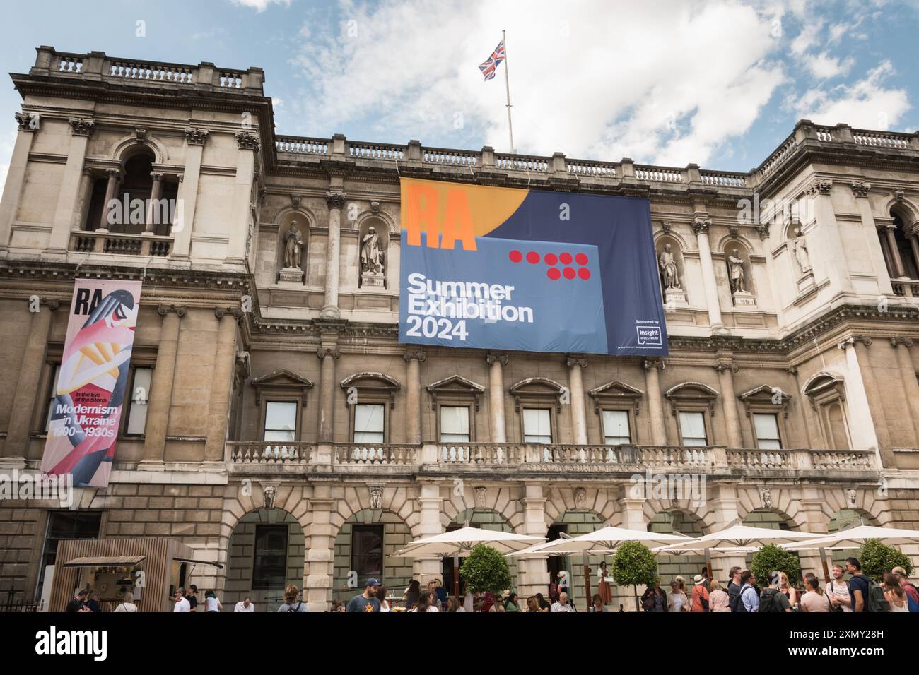 Facciata esterna del cortile Annenberg presso la Royal Academy of Arts, Summer Exhibition 2024, Londra, Inghilterra, Regno Unito Foto Stock