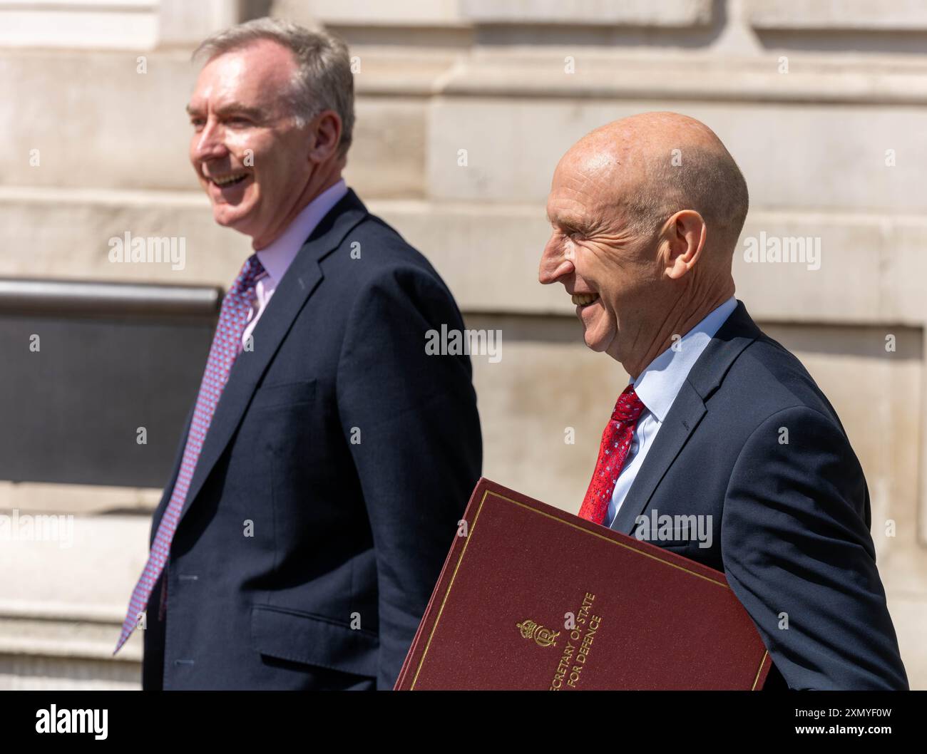 Londra, Regno Unito. 30 luglio 2024. L'ammiraglio Sir Tony Radakin, capo dello staff della difesa (a sinistra) e John Healey, segretario alla difesa, lasciano una riunione di gabinetto al 10 di Downing Street a Londra. Crediti: Ian Davidson/Alamy Live News Foto Stock