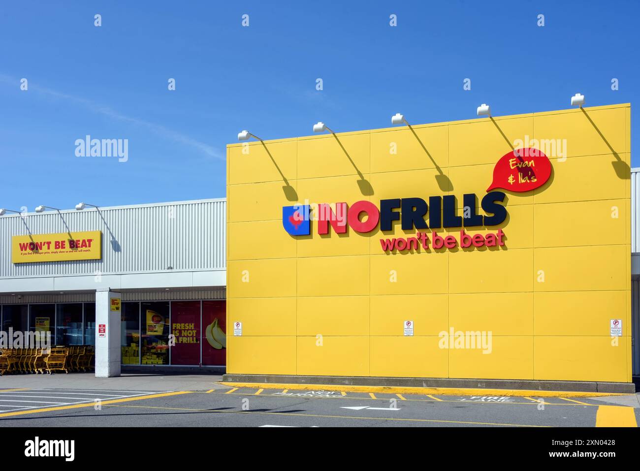 Sydney, Canada - 29 luglio 2024: No Frills è una catena canadese di supermercati a prezzi scontati, di proprietà di Loblaw Companies Limited con oltre 200 marchi in franchising Foto Stock