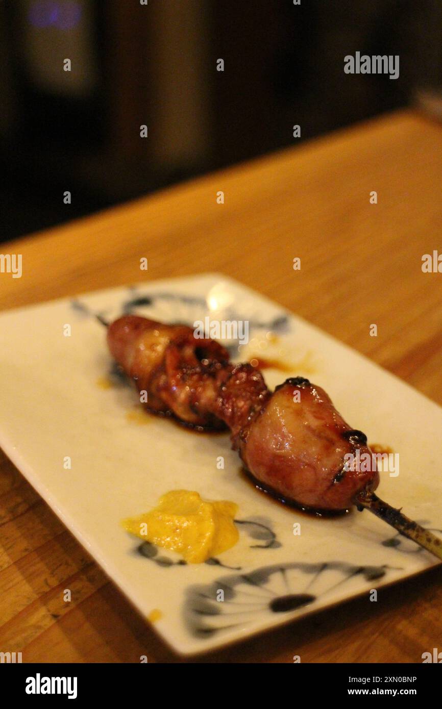 Yakitori : Hatsu (cuore di pollo) a Kyoto, Giappone Foto Stock